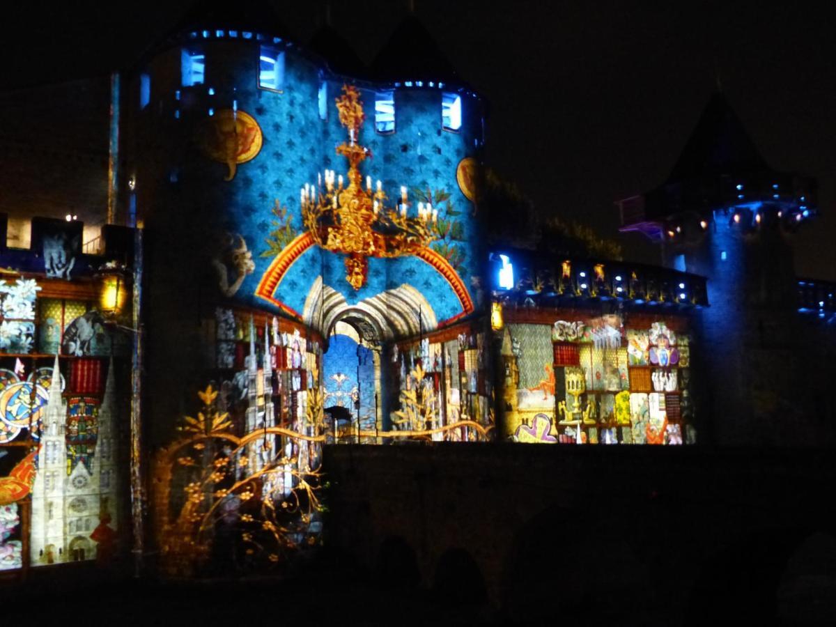 Maison Des Remparts Nichee Sous La Cite Carcasona Exterior foto